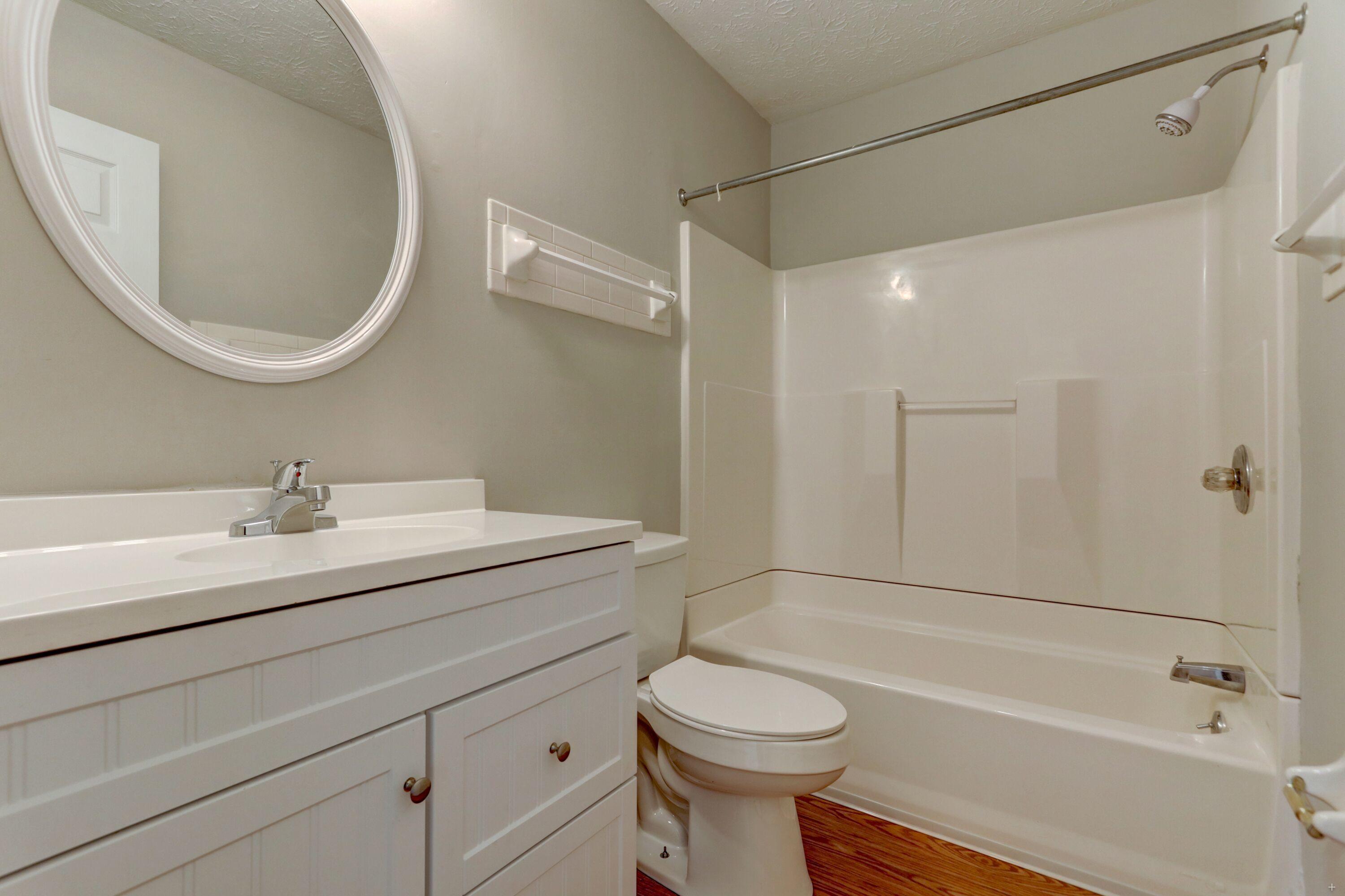 2400 Chukar Road Knoxville, TN 37923 - Photo 14 of 17 Hall Bath 2