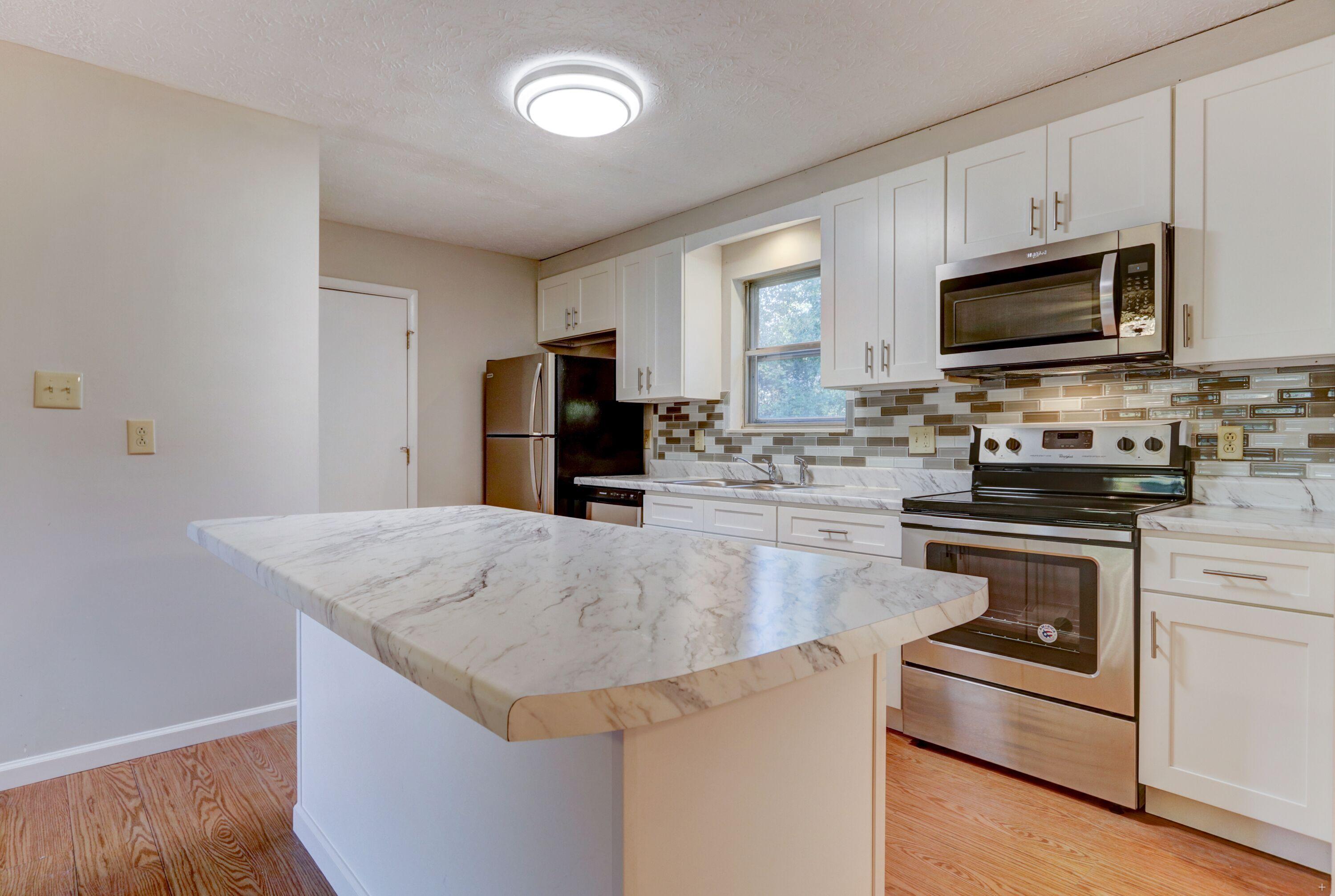 2400 Chukar Road Knoxville, TN 37923 - Photo 3 of 17 Newly Updated Kitchen