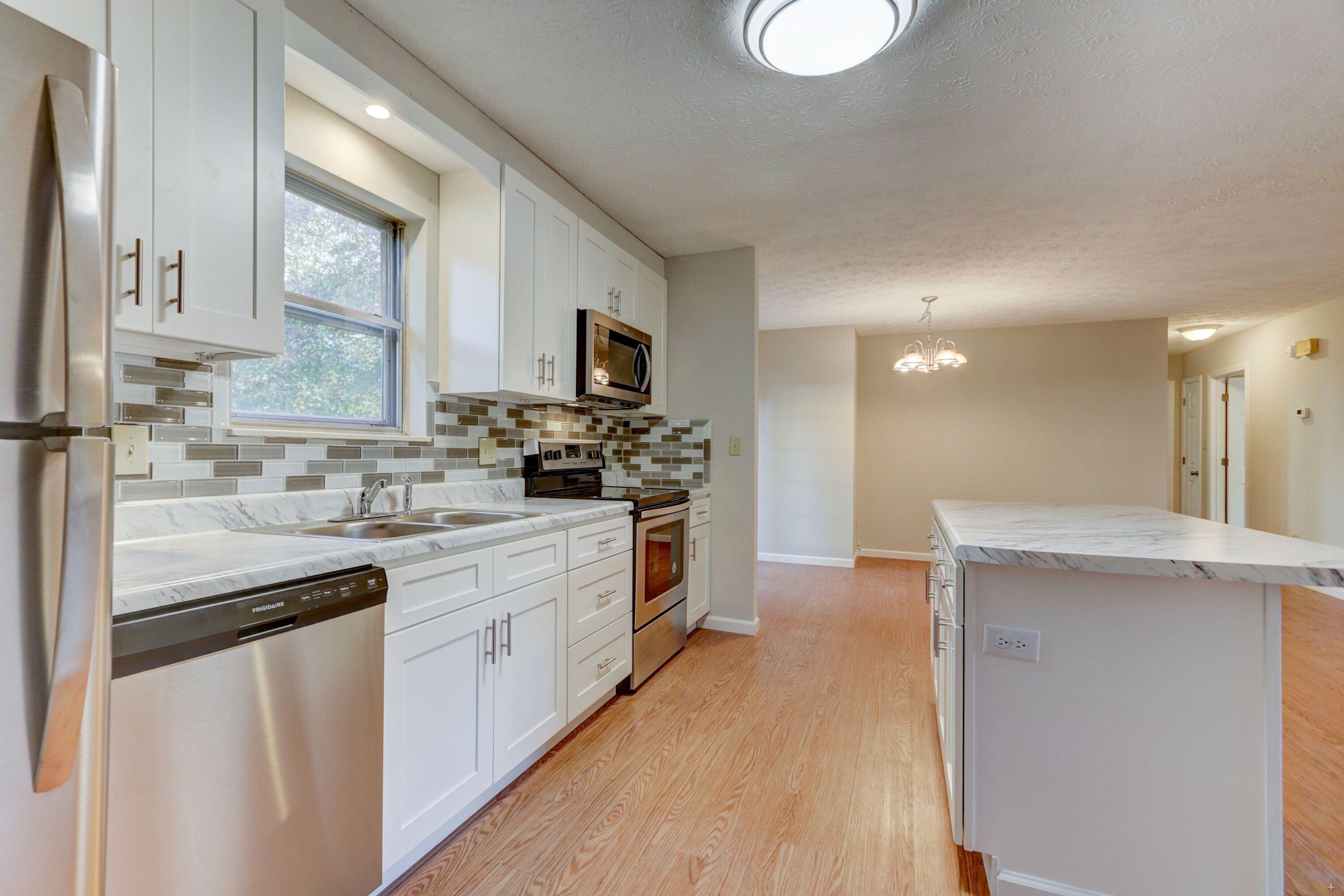2400 Chukar Road Knoxville, TN 37923 - Photo 4 of 17 Kitchen Open to Dining Rm