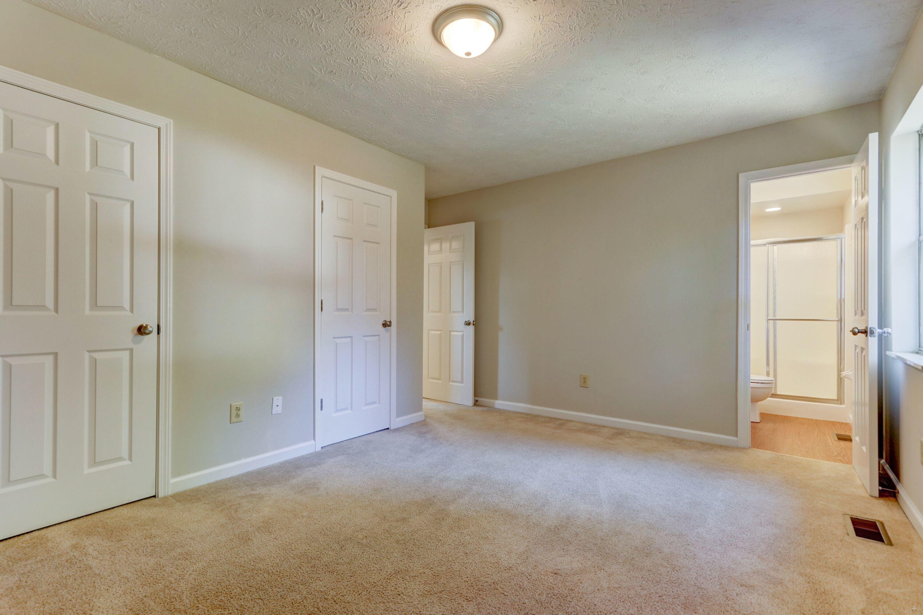 2400 Chukar Road Knoxville, TN 37923 - Photo 10 of 17 Master with Full Bath