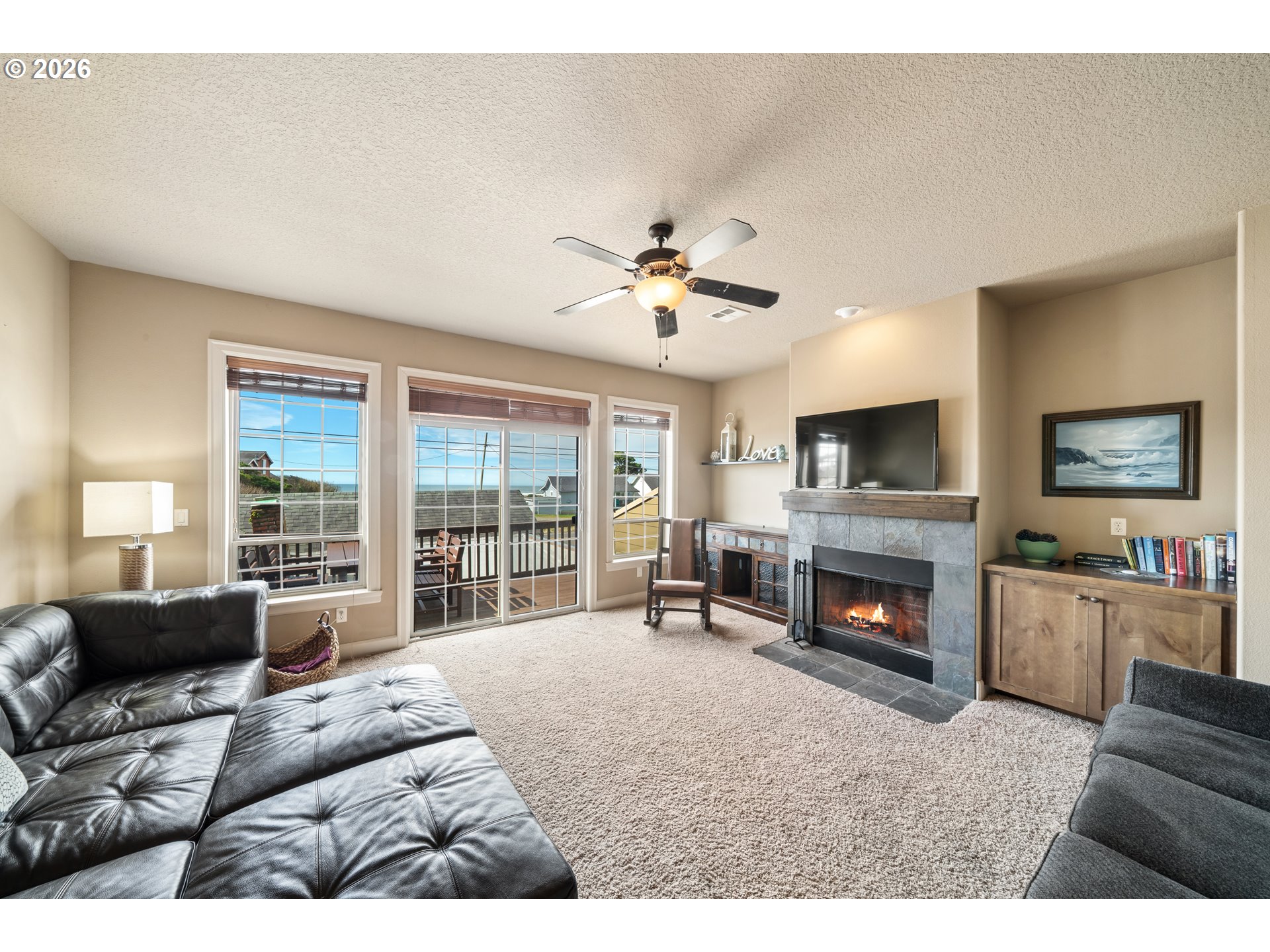 547 Front Street Rockaway Beach, OR 97136 - Photo 3 of 21 Living Room