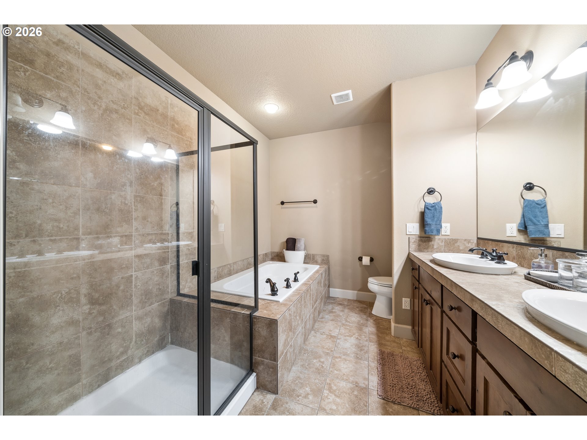 547 Front Street Rockaway Beach, OR 97136 - Photo 10 of 21 En Suite Bathroom