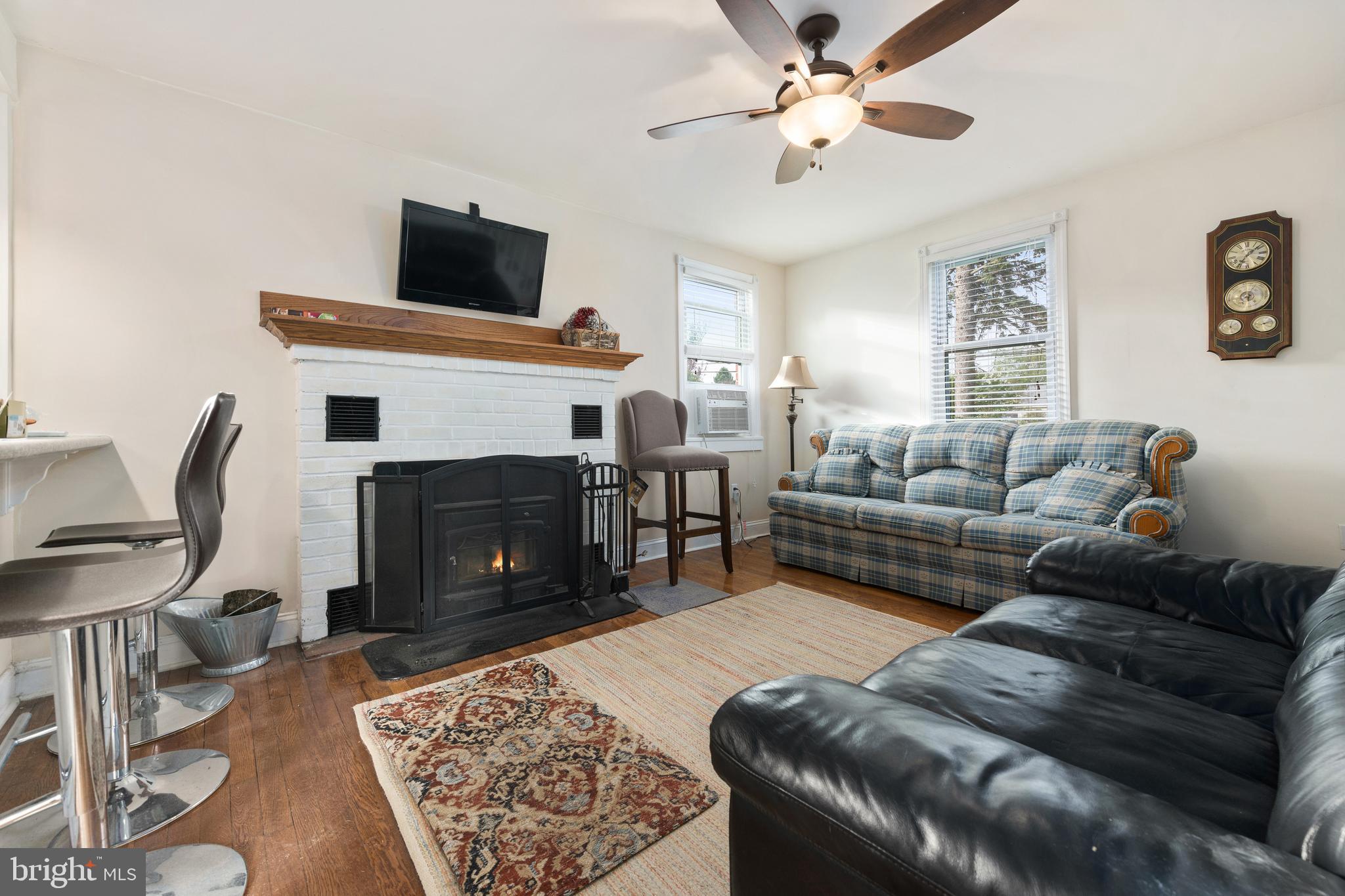 62 Heffner Road Royersford, PA 19468 - Photo 6 of 13 Living room