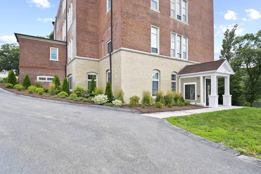 18 Eagle Nest Road, Unit 441 Clinton, MA 01510 - Photo 3 of 22 Gallery Image 3