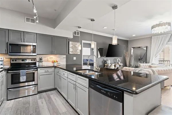 $1,995 | 3102 Kings Road, Unit 3201, Dallas, TX 75219