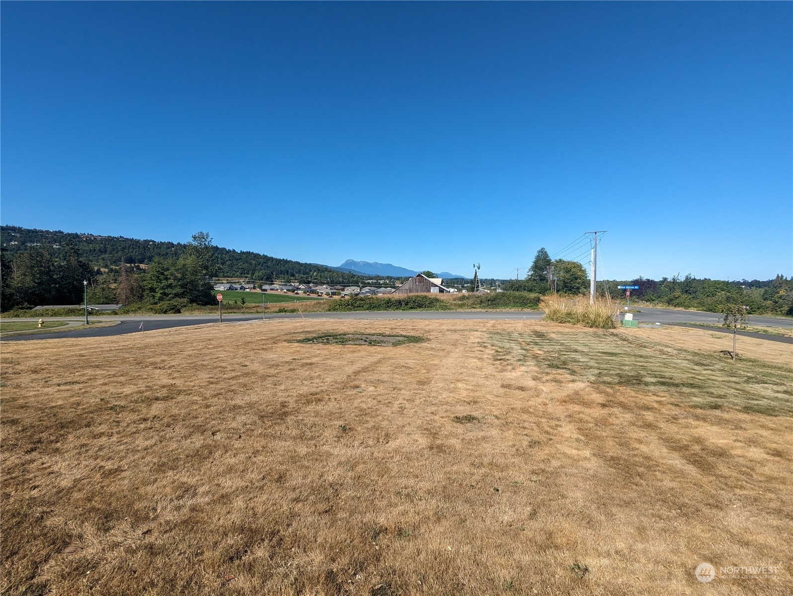 999 Morgison Loop Sequim, WA 98382 - Photo 1 of 15 a view of an ocean and beach