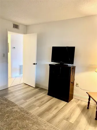 $124,500 | 10032 65th Avenue North, Unit 17, St. Petersburg, FL 33708