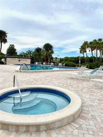 $124,500 | 10032 65th Avenue North, Unit 17, St. Petersburg, FL 33708