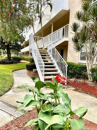$124,500 | 10032 65th Avenue North, Unit 17, St. Petersburg, FL 33708