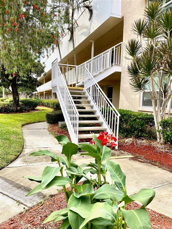 10032 65th Avenue North, Unit 17 St. Petersburg, FL 33708 - Photo 3 of 30