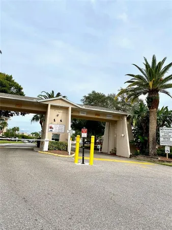 $124,500 | 10032 65th Avenue North, Unit 17, St. Petersburg, FL 33708