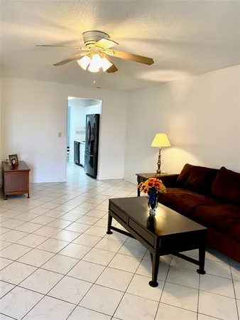 $124,500 | 10032 65th Avenue North, Unit 17, St. Petersburg, FL 33708