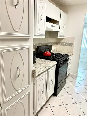 $124,500 | 10032 65th Avenue North, Unit 17, St. Petersburg, FL 33708