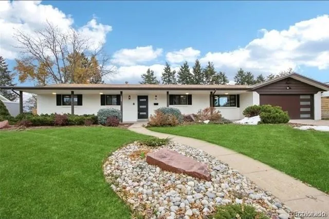 a view of an house that has garden