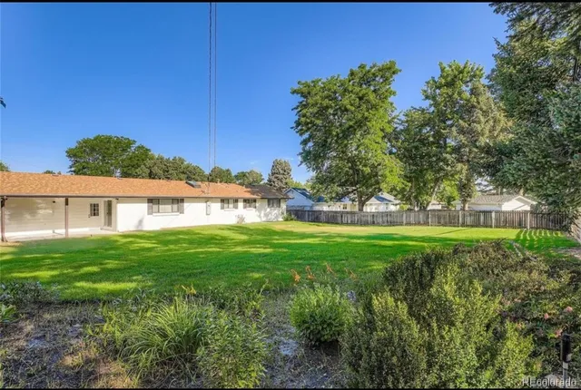 a view of yard in front of house with trees