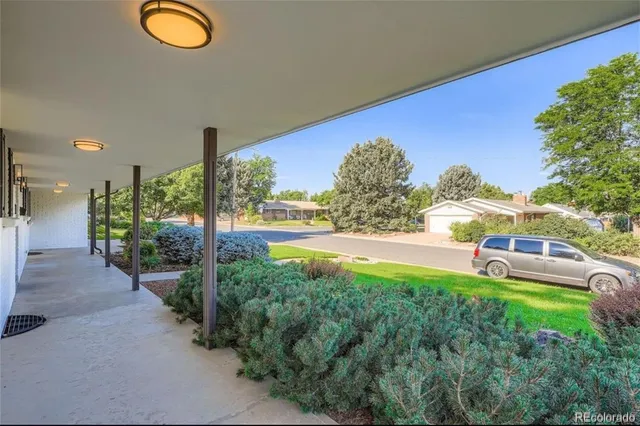 a view of back yard of the house
