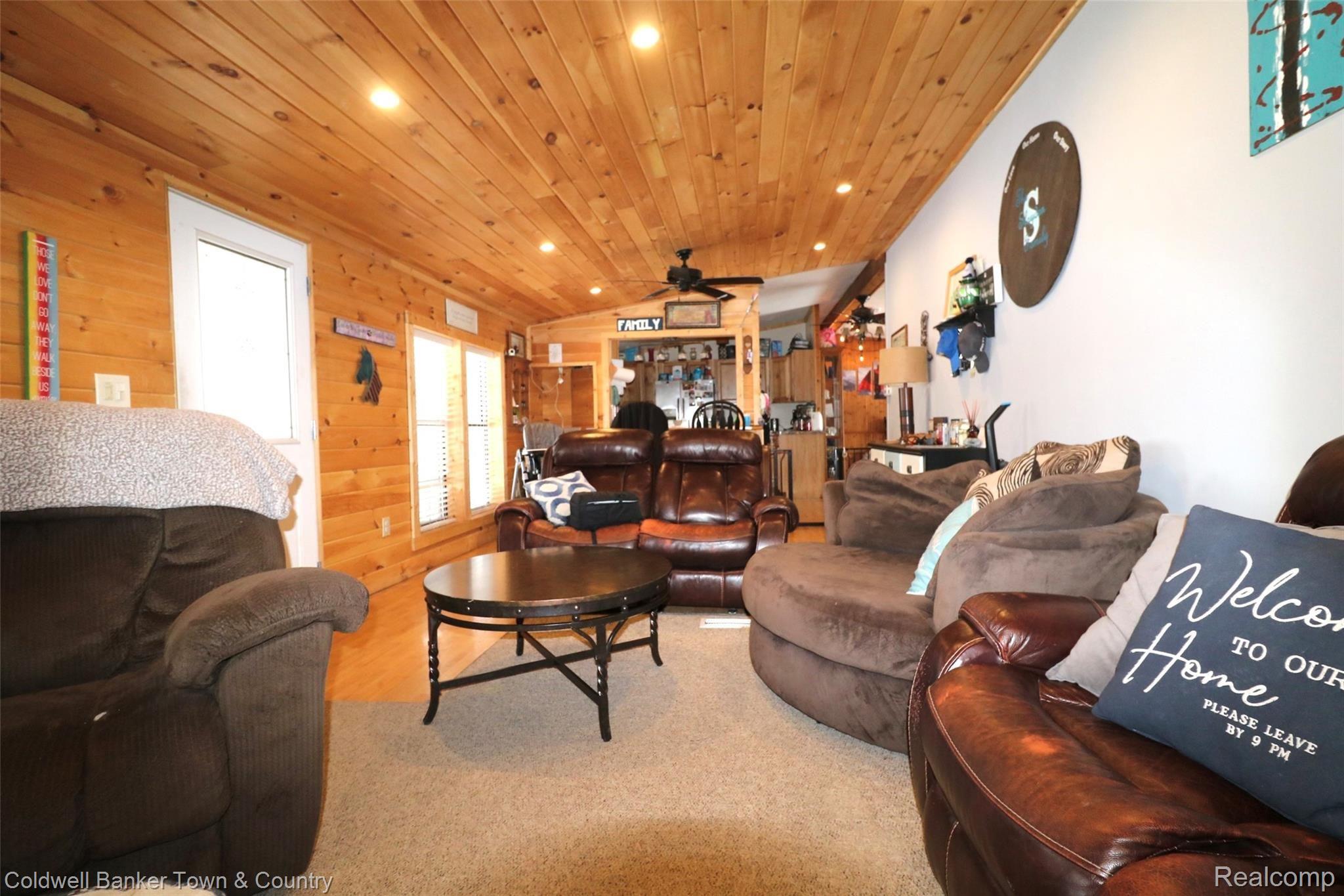 5353 Warner Road Fowlerville, MI 48836 - Photo 13 of 30 Living Room