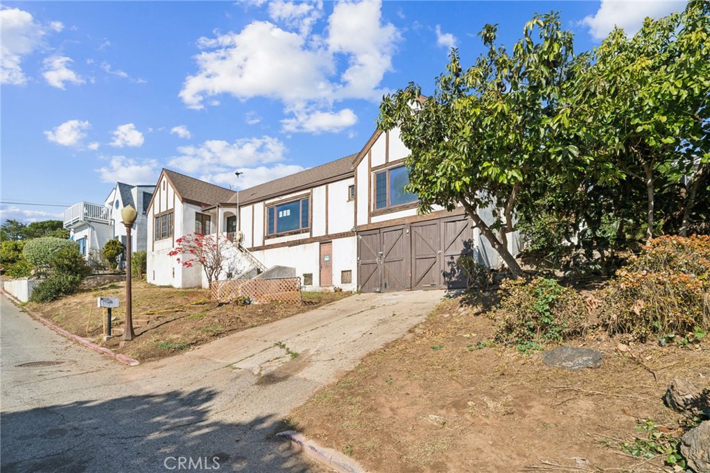 2335 Sunset Drive Ventura, CA 93001 - Photo 3 of 24