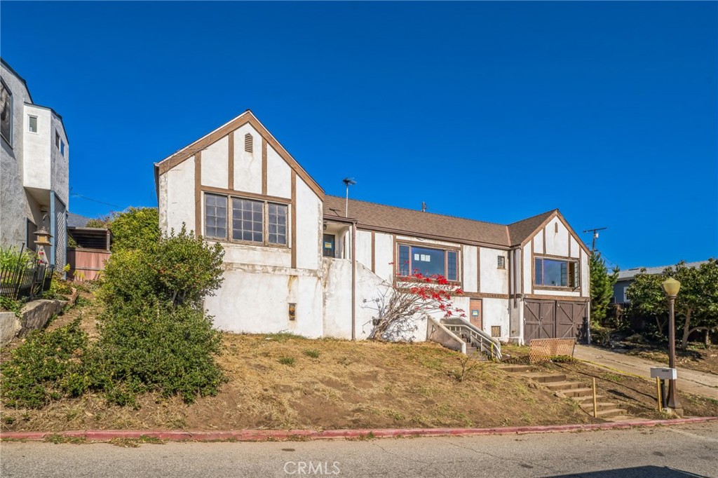 2335 Sunset Drive Ventura, CA 93001 - Photo 4 of 24