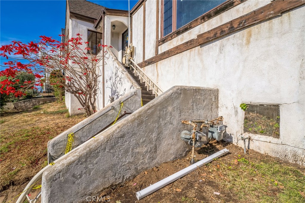 2335 Sunset Drive Ventura, CA 93001 - Photo 5 of 24