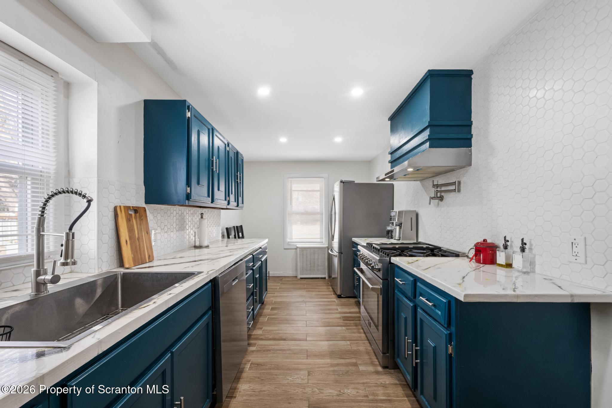194 Charles Street Scranton, PA 18508 - Photo 5 of 44 DSC_5477