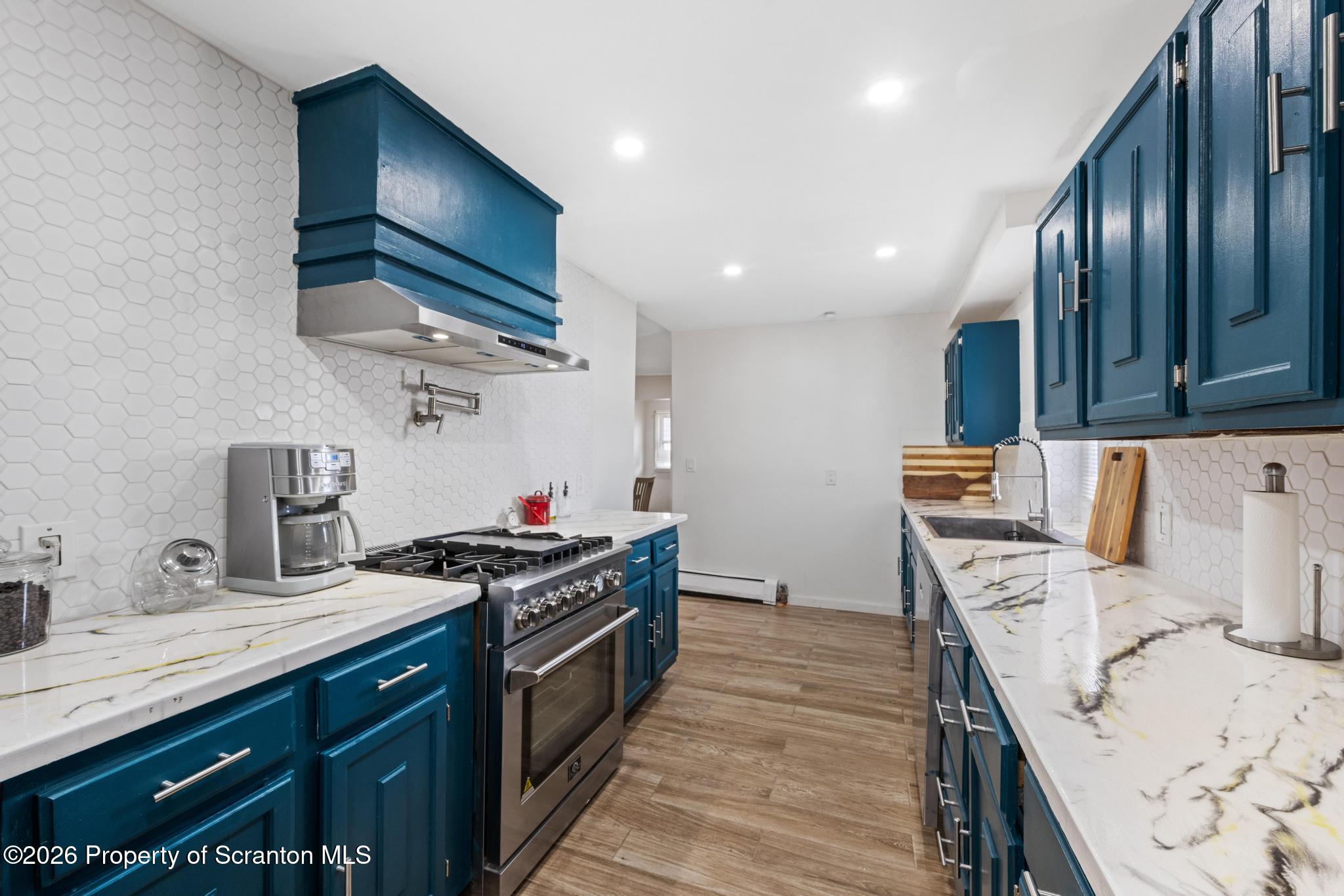 194 Charles Street Scranton, PA 18508 - Photo 6 of 44 DSC_5487