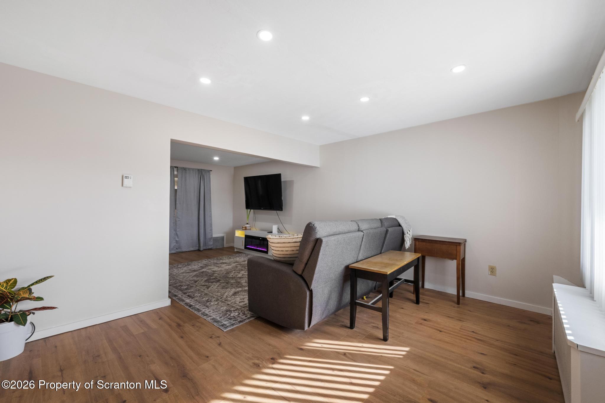 194 Charles Street Scranton, PA 18508 - Photo 10 of 44 DSC_5437