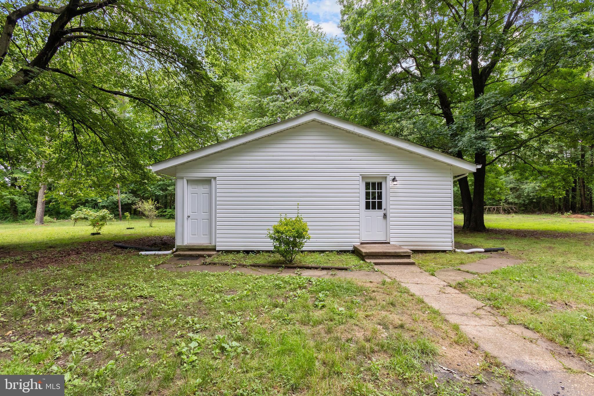 1003 Cedar Hill Road Colonial Beach, VA 22443 - Photo 13 of 25 a view of a backyard with a garden