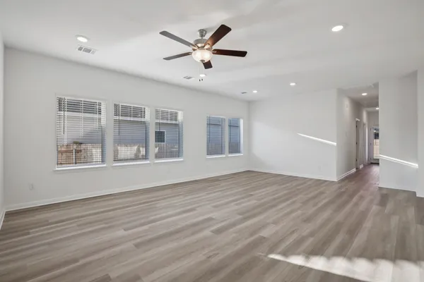 $278,900 | 120 Outlaw Drive, Jarrell, TX 76537