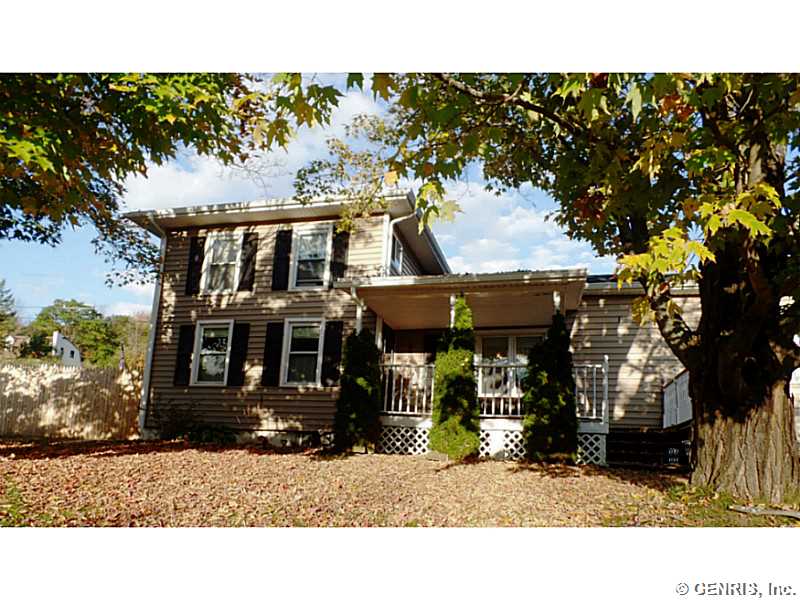 Exterior Front. Country home with 2.99 acres.
