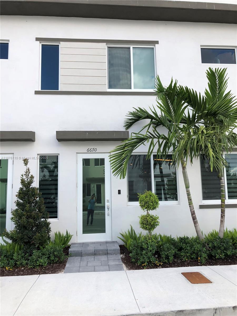 6670 Northwest 103rd Path, Unit 1 Doral, FL 33178 - Photo 2 of 24