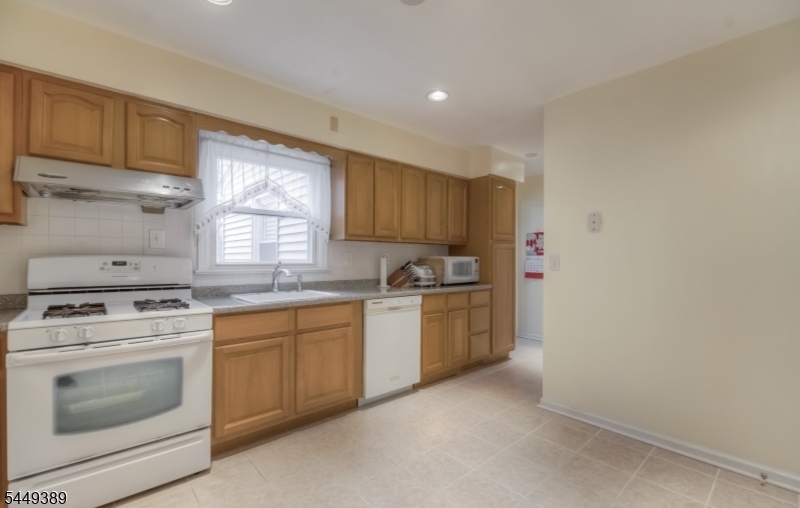 6 Glannon Road Livingston, NJ 07039 - Photo 5 of 13 Gallery Image 5