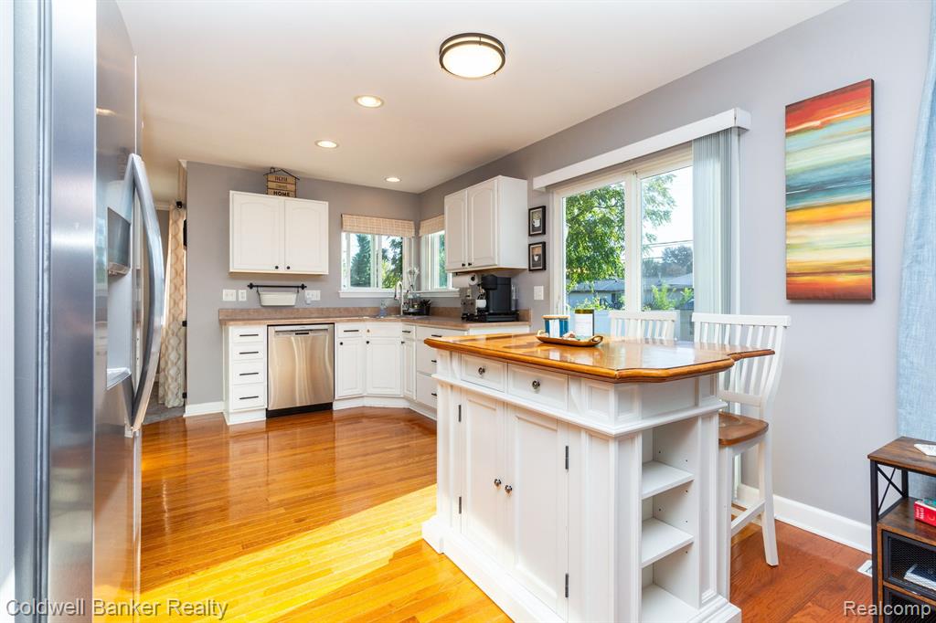2738 Emmons Avenue Rochester Hills, MI 48307 - Photo 13 of 44