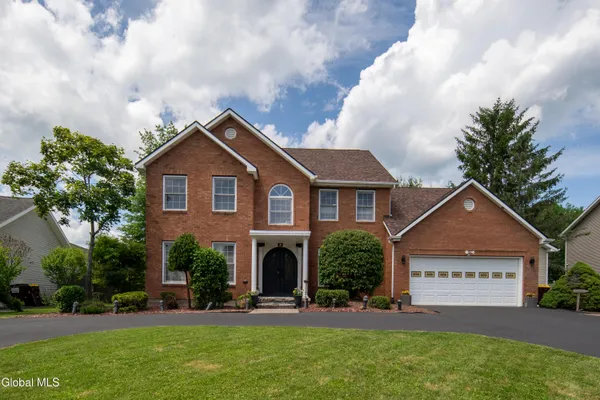 $899,000 | 257 Longhouse Lane, Guilderland, NY 12159