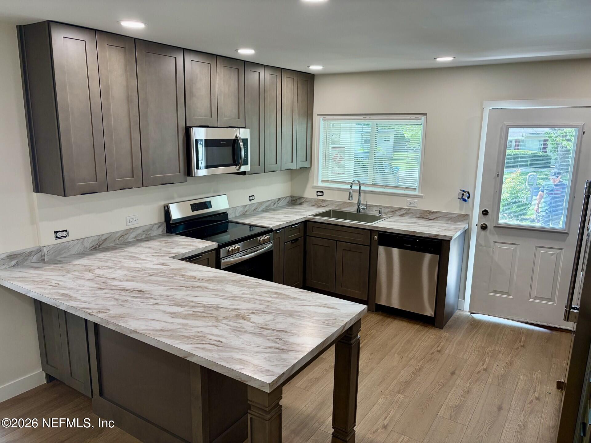 223 North Collen Road Jacksonville, FL 32218 - Photo 7 of 11 Kitchen4