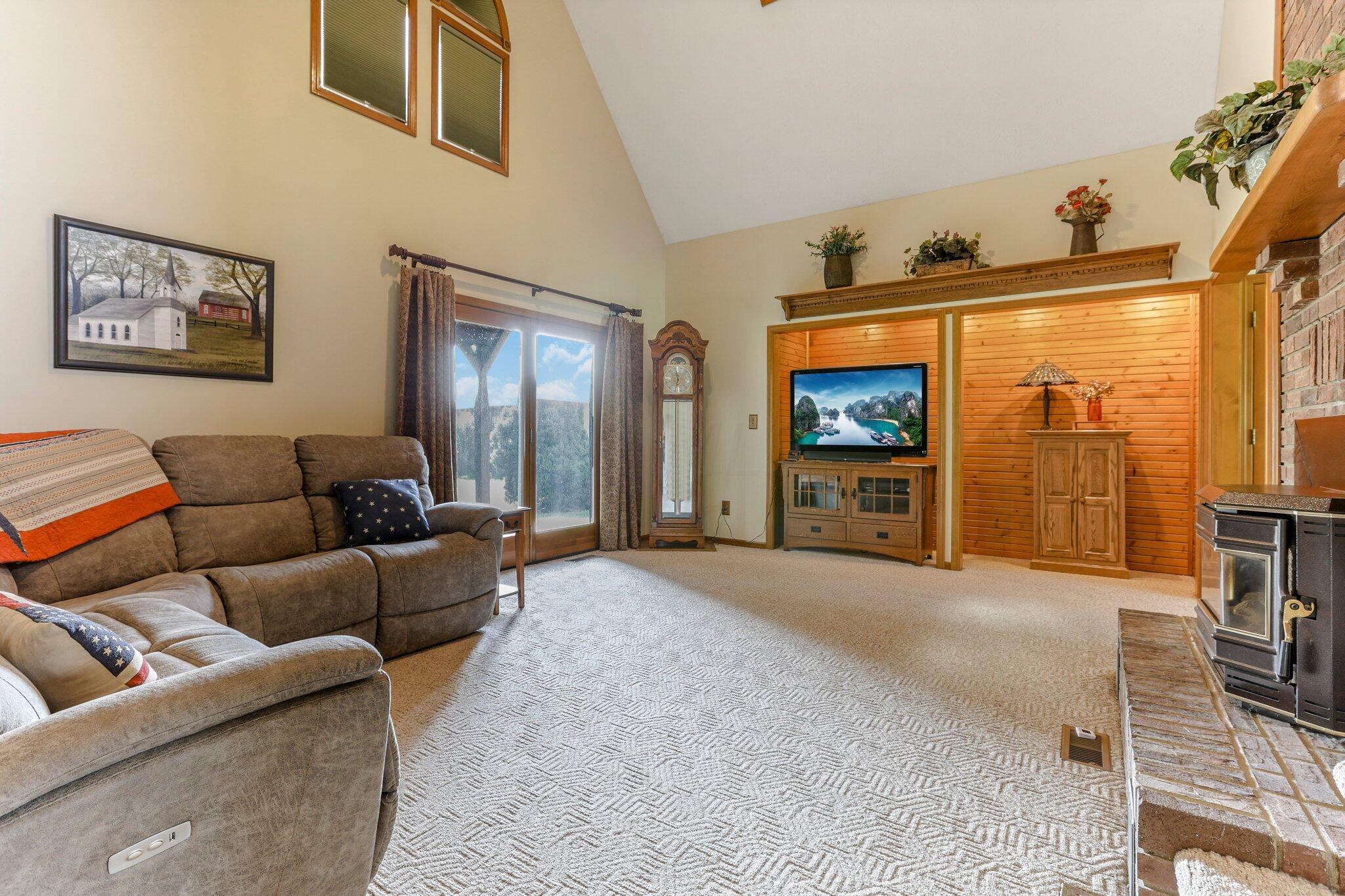 7430 Richardson Road Groveport, OH 43125 - Photo 20 of 40 Family Room
