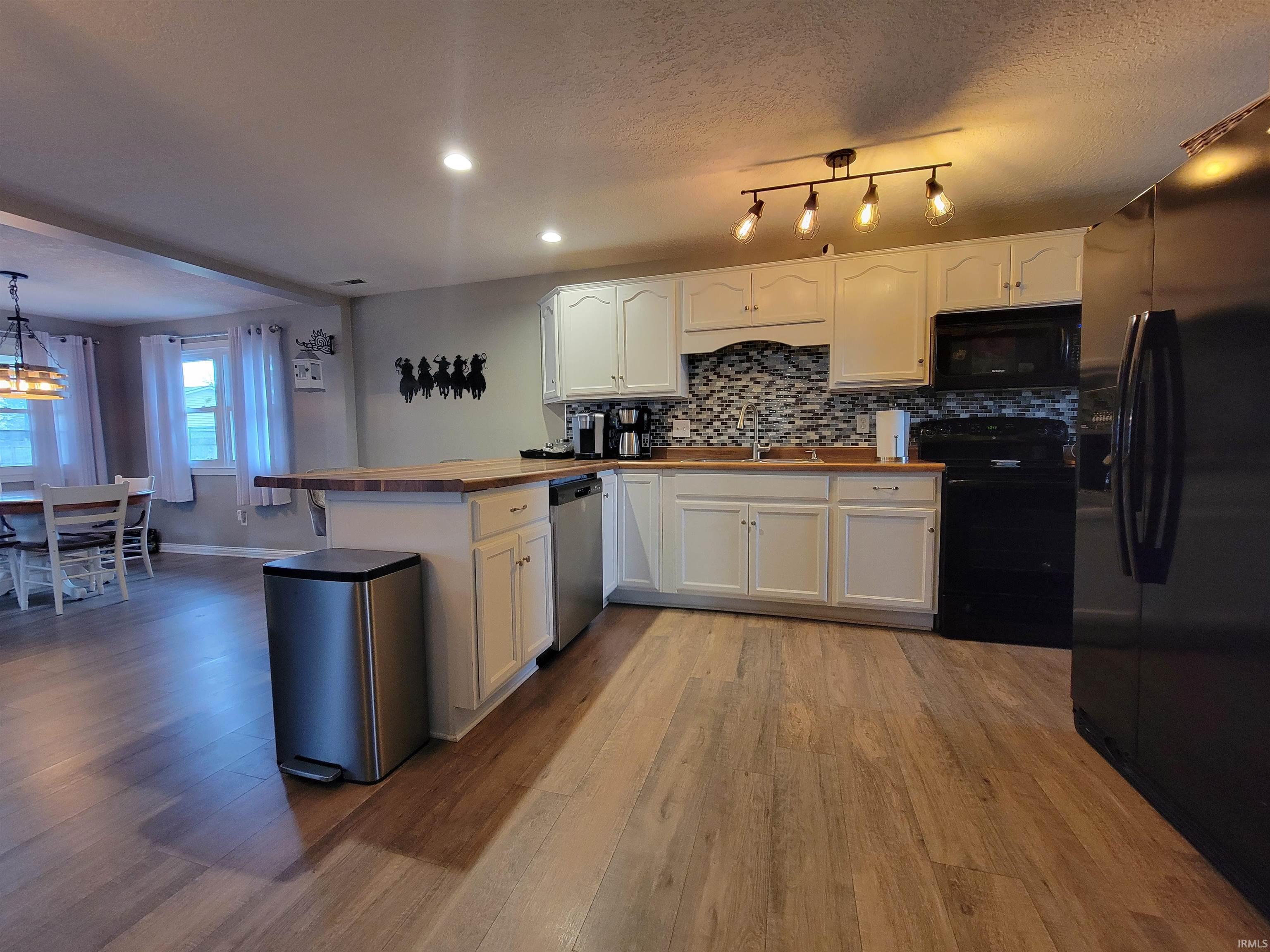 4115 Fahlsing Road Woodburn, IN 46797 - Photo 8 of 36