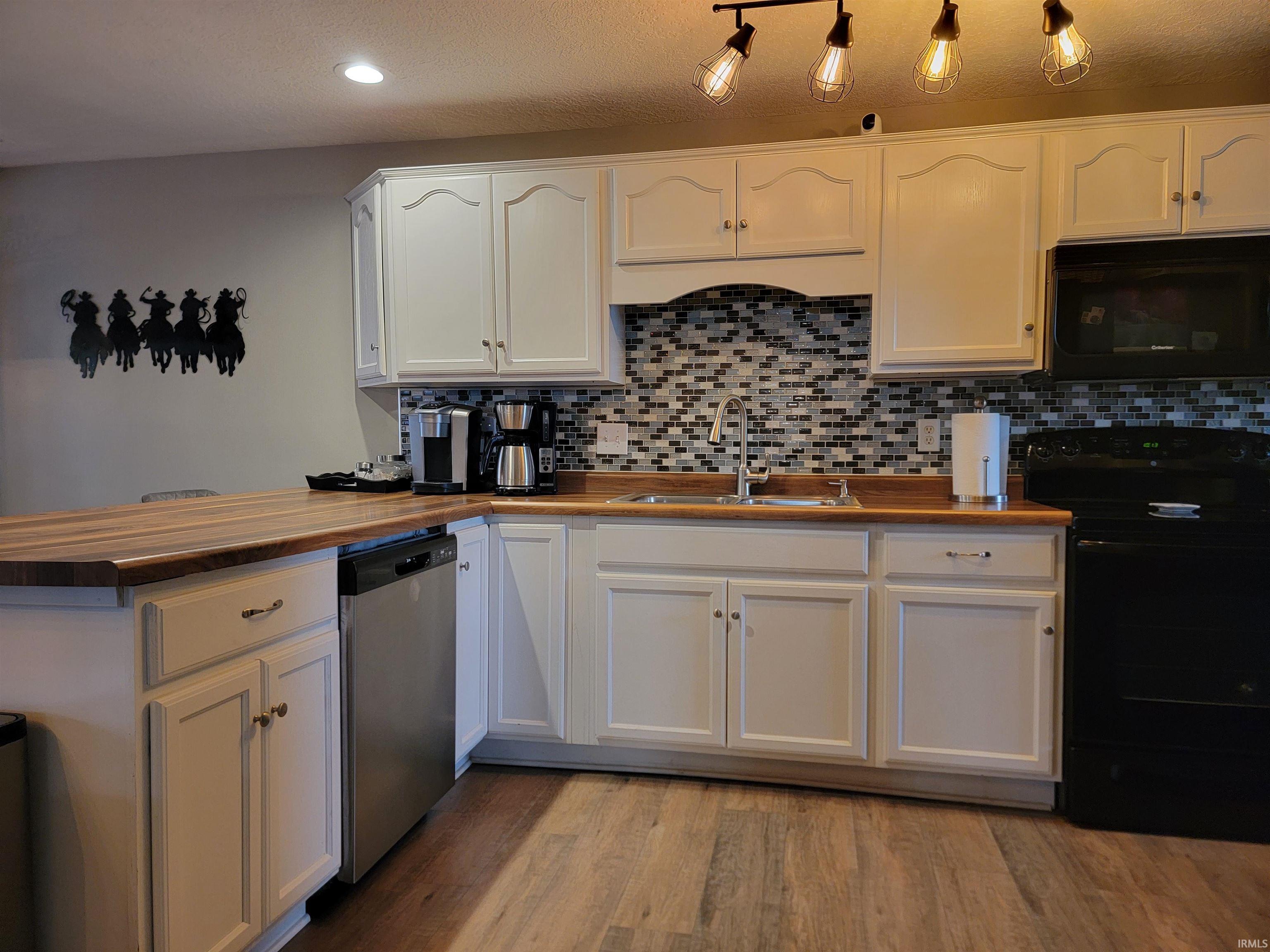4115 Fahlsing Road Woodburn, IN 46797 - Photo 9 of 36