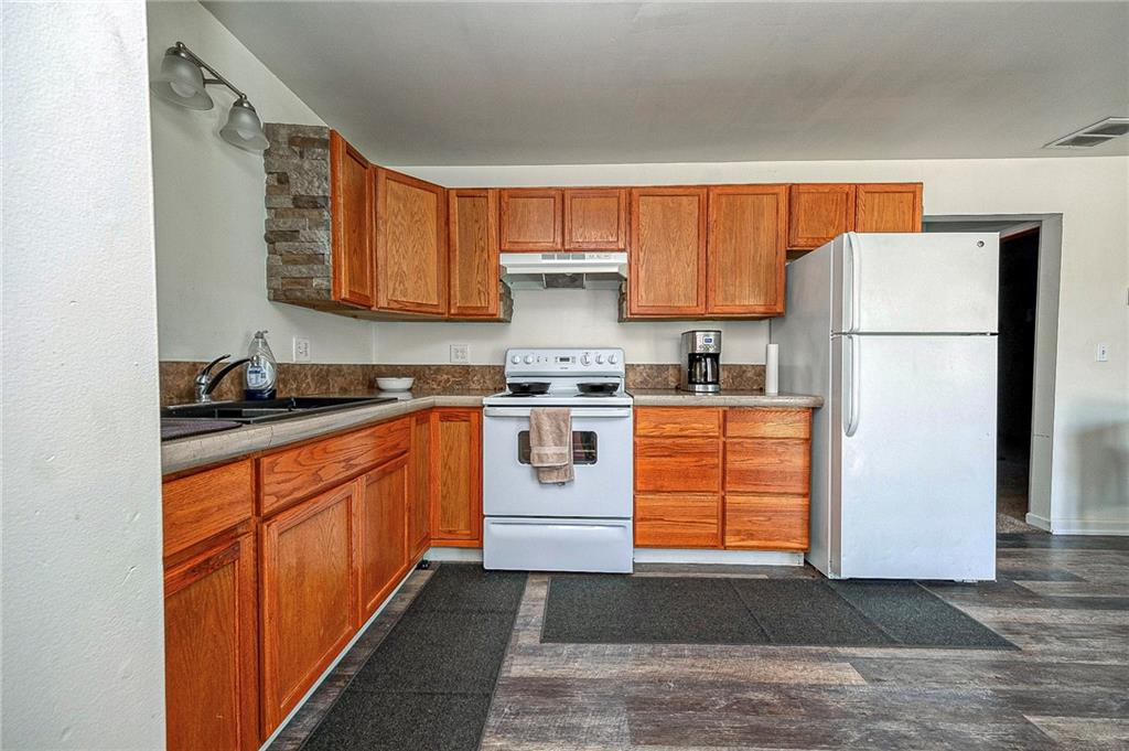 249 Washington Road, Unit 5 Waynesburg, PA 15370 - Photo 7 of 15 Unit 5 kitchen