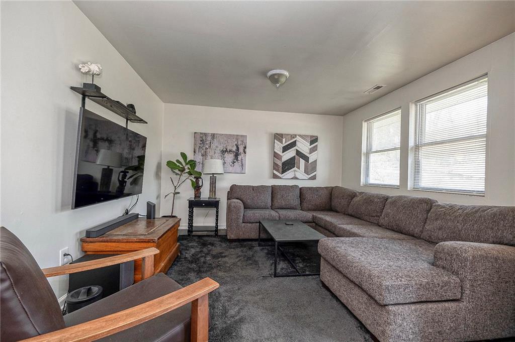 249 Washington Road, Unit 5 Waynesburg, PA 15370 - Photo 9 of 15 Unit 5 living room