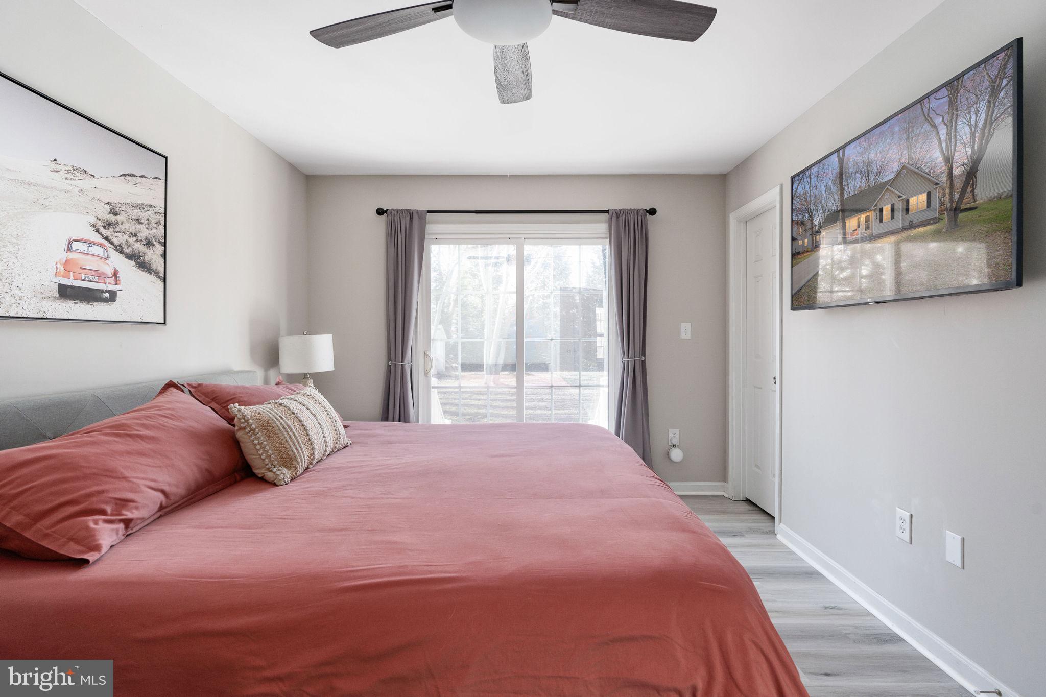 219 Santa Maria Avenue Colonial Beach, VA 22443 - Photo 18 of 52 a bedroom with a large bed and a window