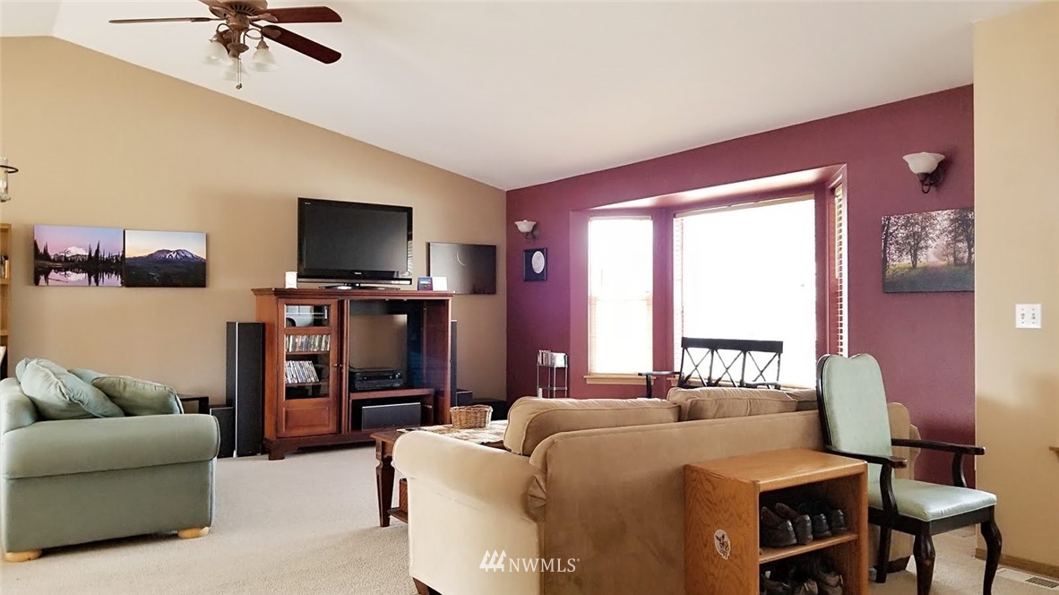 8024 188th Avenue Southwest Rochester, WA 98579 - Photo 4 of 22