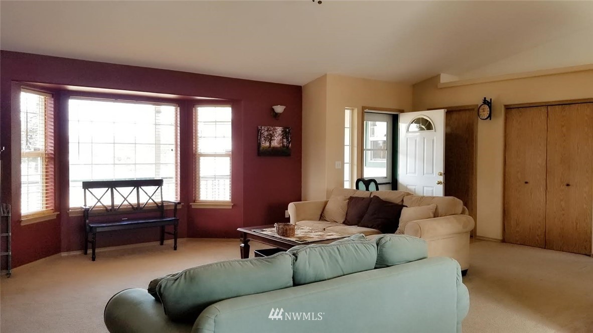 8024 188th Avenue Southwest Rochester, WA 98579 - Photo 5 of 22