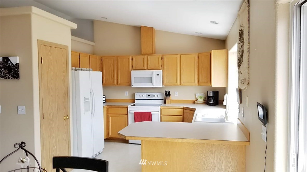 8024 188th Avenue Southwest Rochester, WA 98579 - Photo 6 of 22
