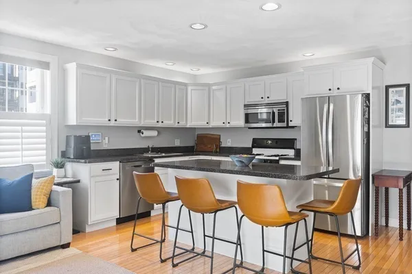 $725,000 | 194 E Street, Unit 1, Boston, MA 02127