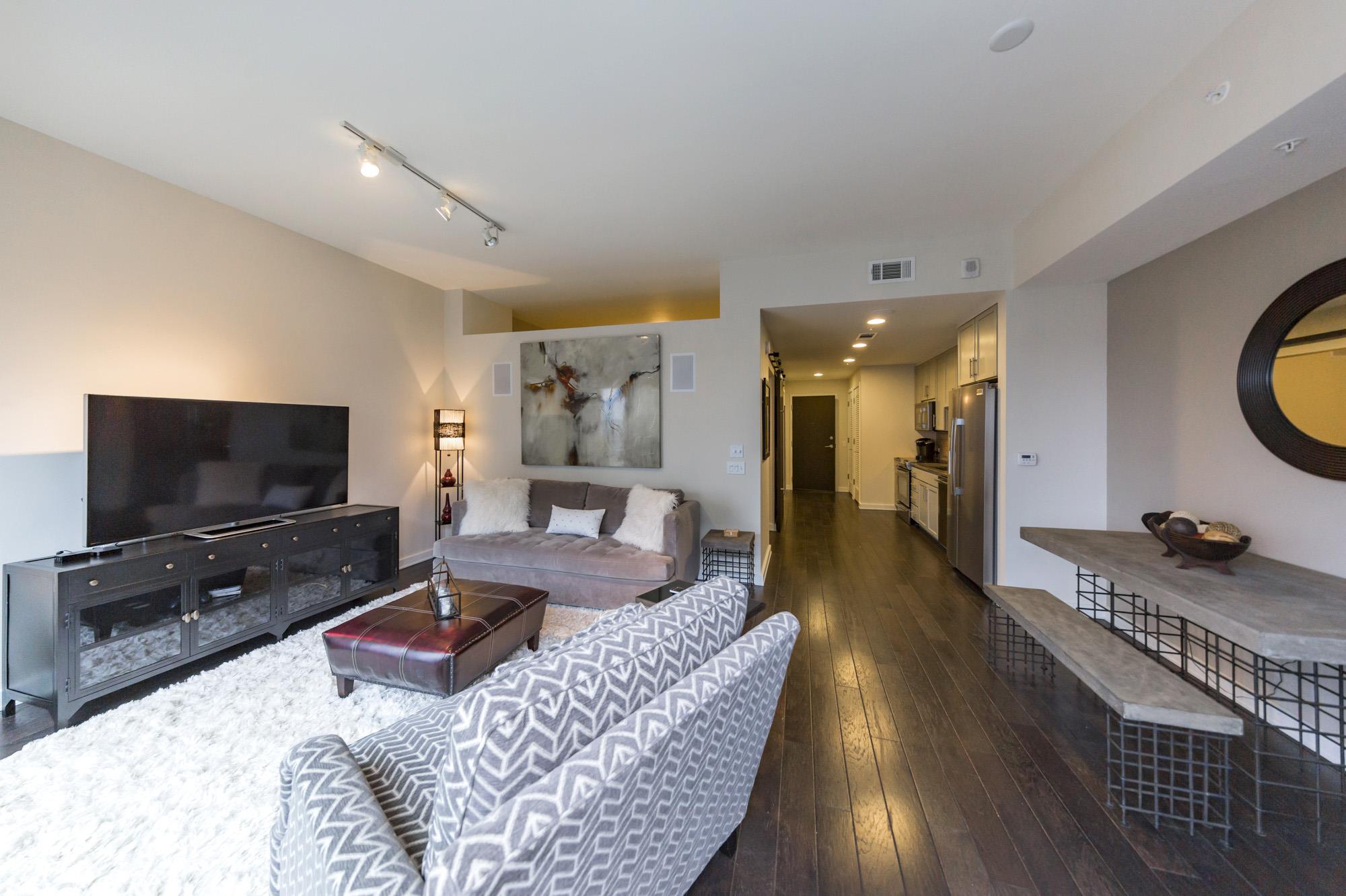 1212 Laurel Street, Unit 1312 Nashville, TN 37203 - Photo 2 of 22 a living room with furniture and a flat screen tv