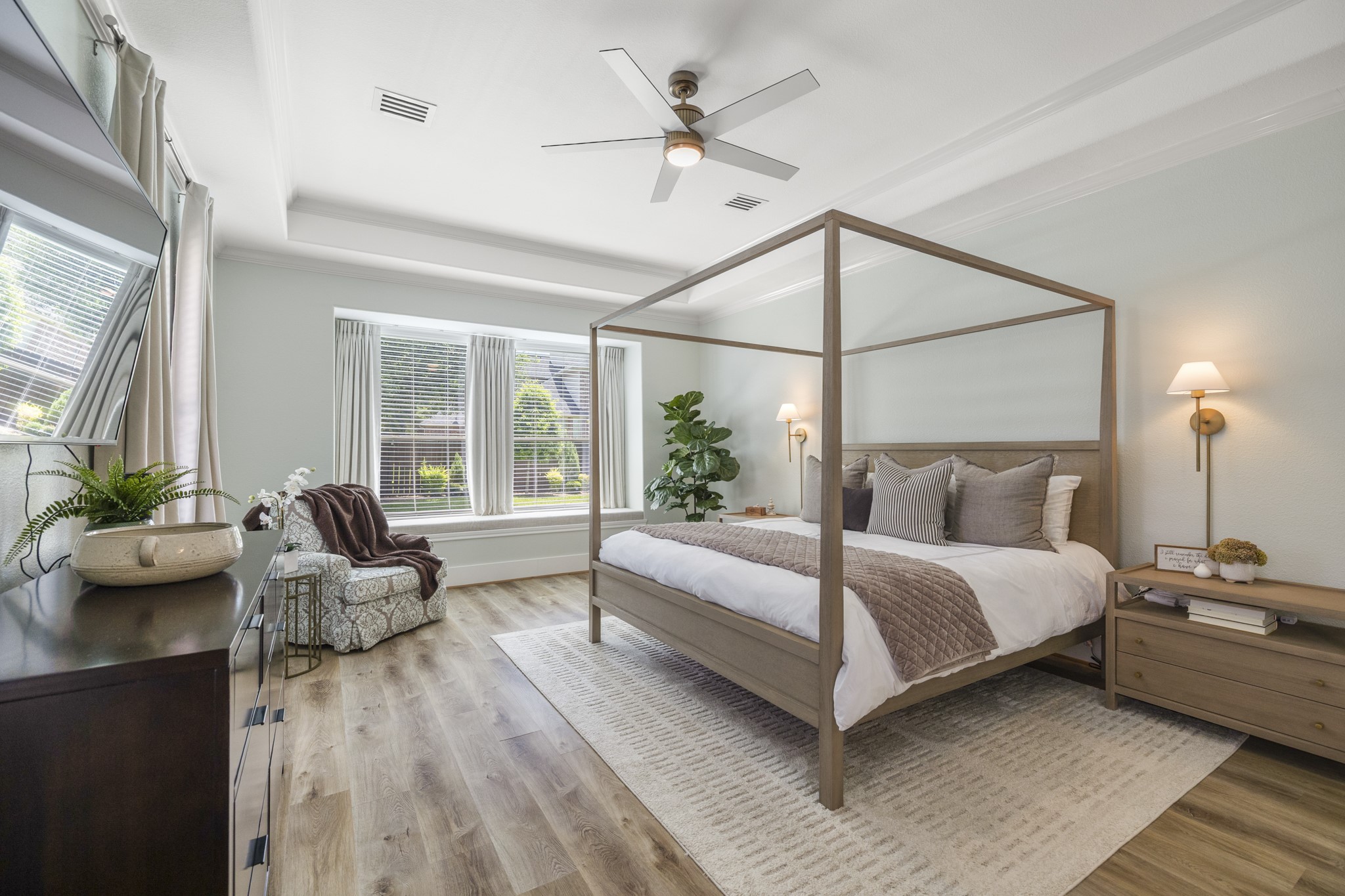 26 Winhall Place The Woodlands, TX 77354 - Photo 25 of 49 a spacious bedroom with a bed and wooden floor