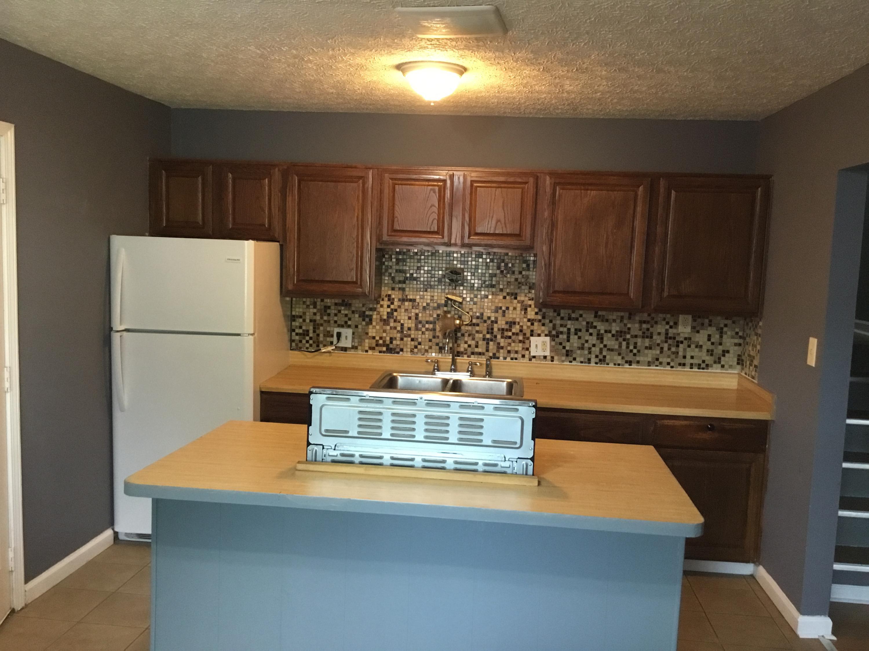 2596 Woodsedge Road Columbus, OH 43224 - Photo 3 of 12