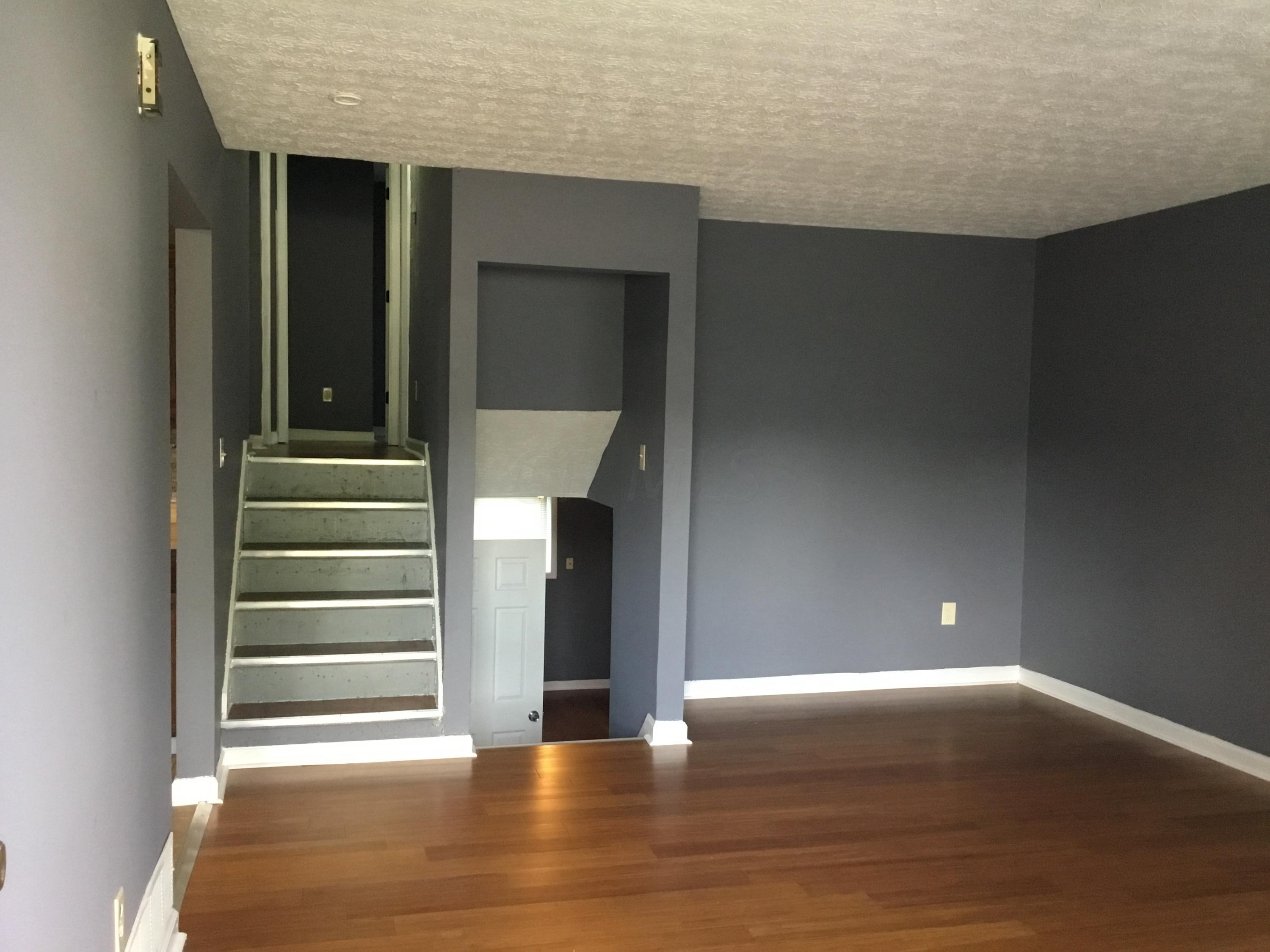2596 Woodsedge Road Columbus, OH 43224 - Photo 9 of 12