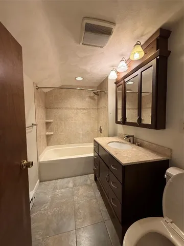 $2,100 | 404 Elmhaven Drive, Vestal, NY 13850